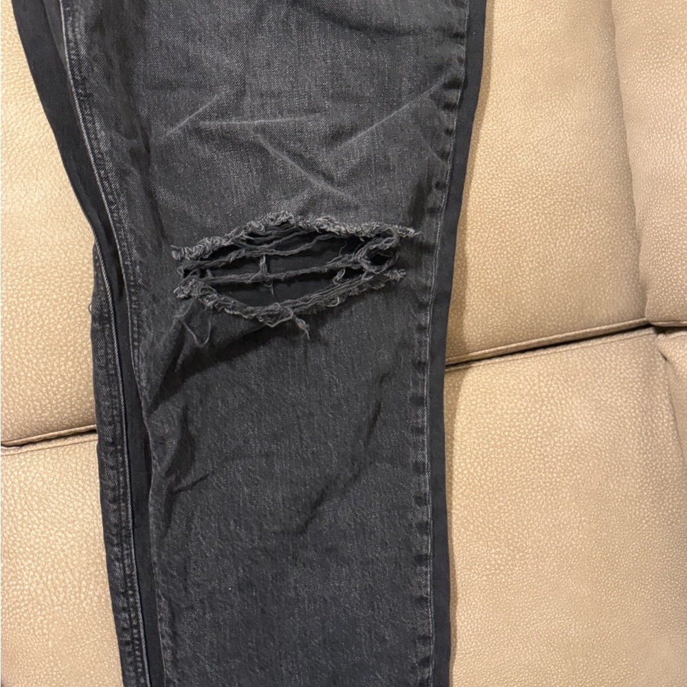 Black Distressed Jeans - Classic Slim Fit